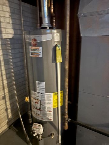 420 CRESTRIDGE Drive, Waterloo, IA 50702