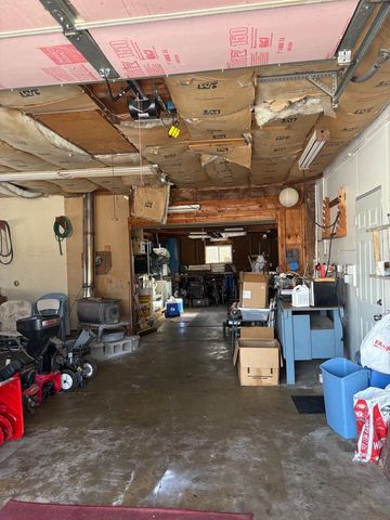 420 CRESTRIDGE Drive, Waterloo, IA 50702