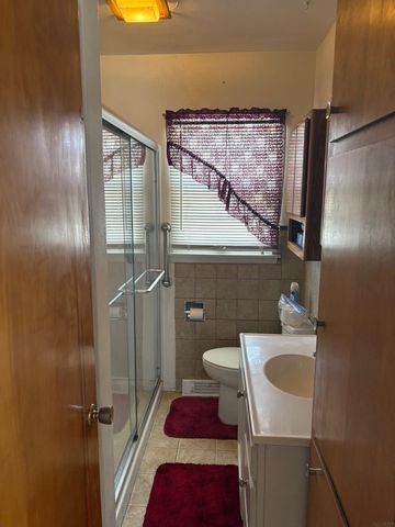 420 CRESTRIDGE Drive, Waterloo, IA 50702