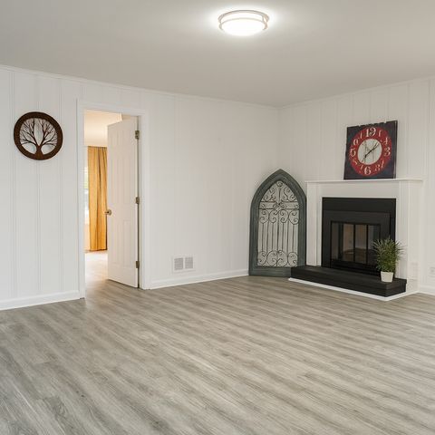 806 Peter Street, Mchenry, IL 60051