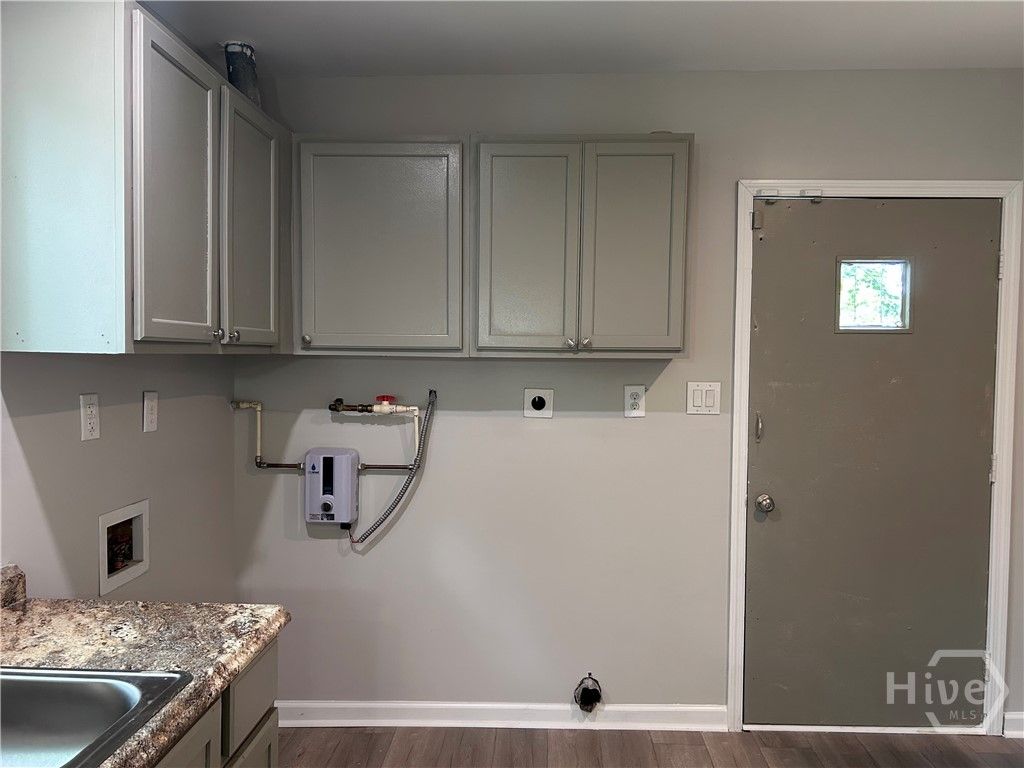 Image 6 of property listing at 1410 New Castle Street, Savannah, GA 31415
