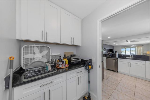 1819 SHORE DRIVE S 318, South Pasadena, FL 33707