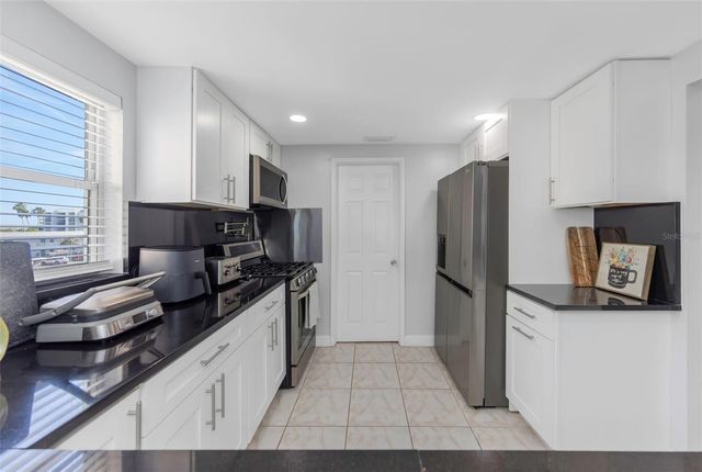 1819 SHORE DRIVE S 318, South Pasadena, FL 33707