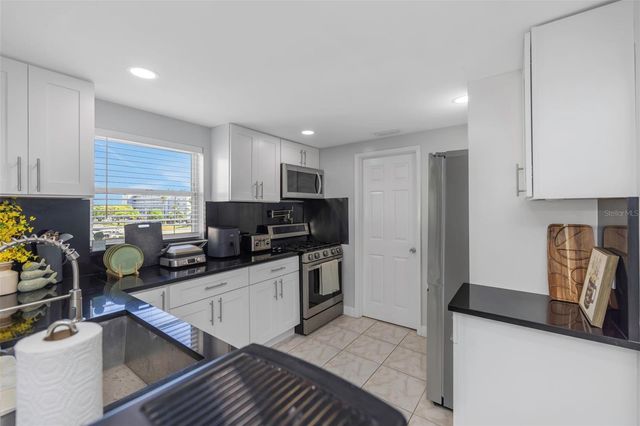 1819 SHORE DRIVE S 318, South Pasadena, FL 33707