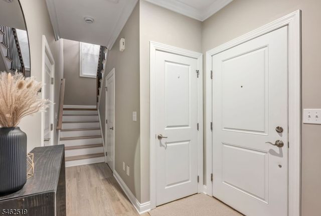 32 Dogwood Ln, Wanaque Boro, NJ 07420