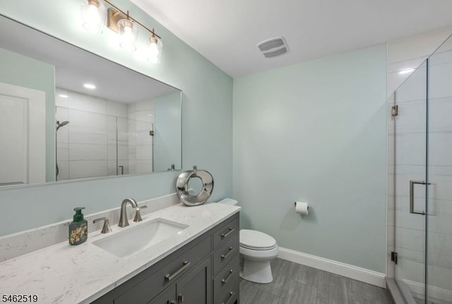 32 Dogwood Ln, Wanaque Boro, NJ 07420