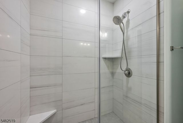 32 Dogwood Ln, Wanaque Boro, NJ 07420