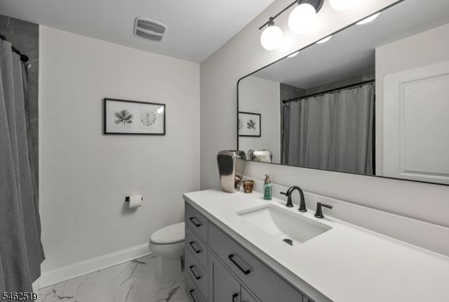 32 Dogwood Ln, Wanaque Boro, NJ 07420