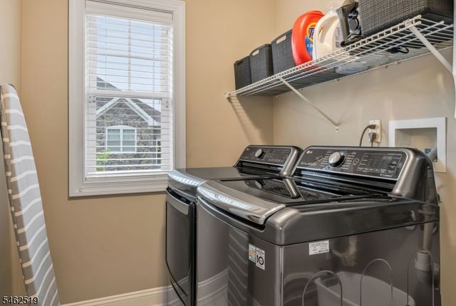 32 Dogwood Ln, Wanaque Boro, NJ 07420