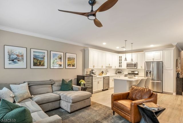 32 Dogwood Ln, Wanaque Boro, NJ 07420