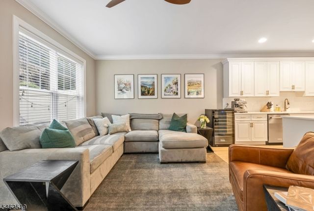 32 Dogwood Ln, Wanaque Boro, NJ 07420