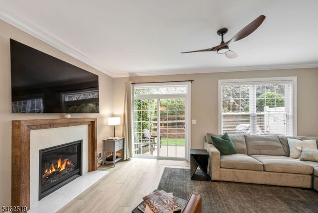 32 Dogwood Ln, Wanaque Boro, NJ 07420