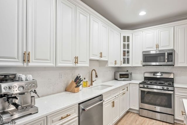 32 Dogwood Ln, Wanaque Boro, NJ 07420