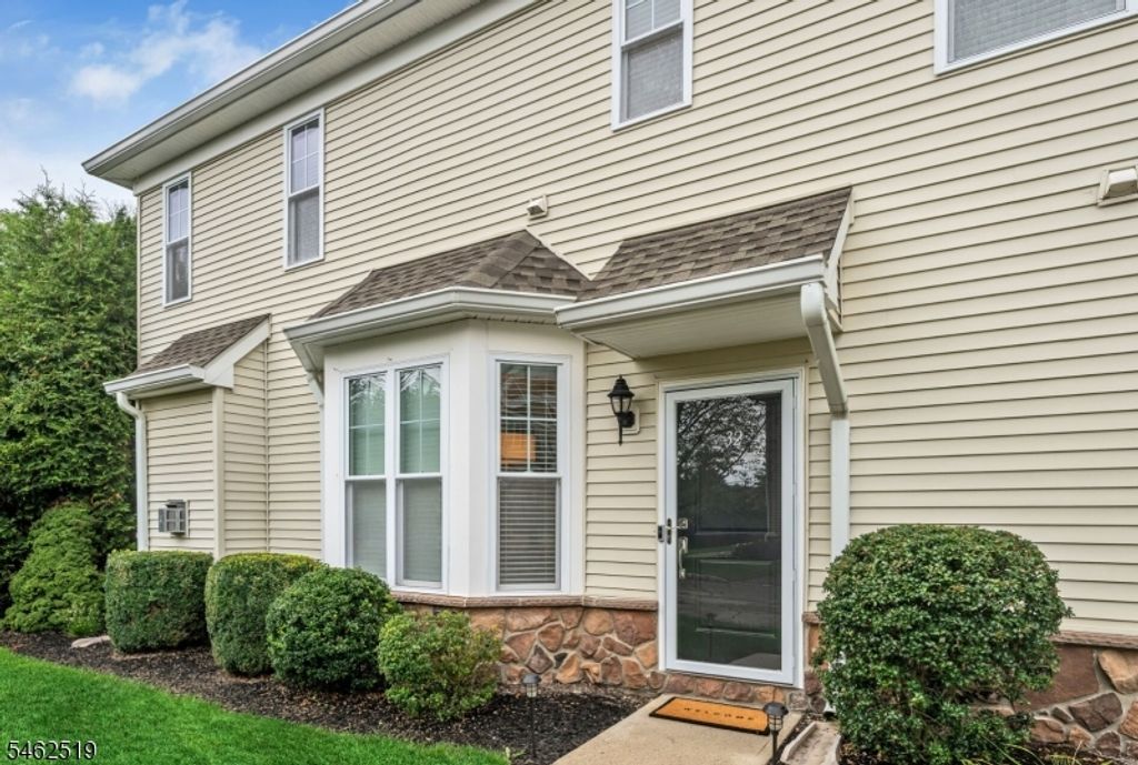 32 Dogwood Ln, Wanaque Boro, NJ 07420