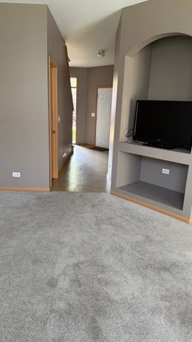 2252 Gallant Fox Circle 2252, Montgomery, IL 60538