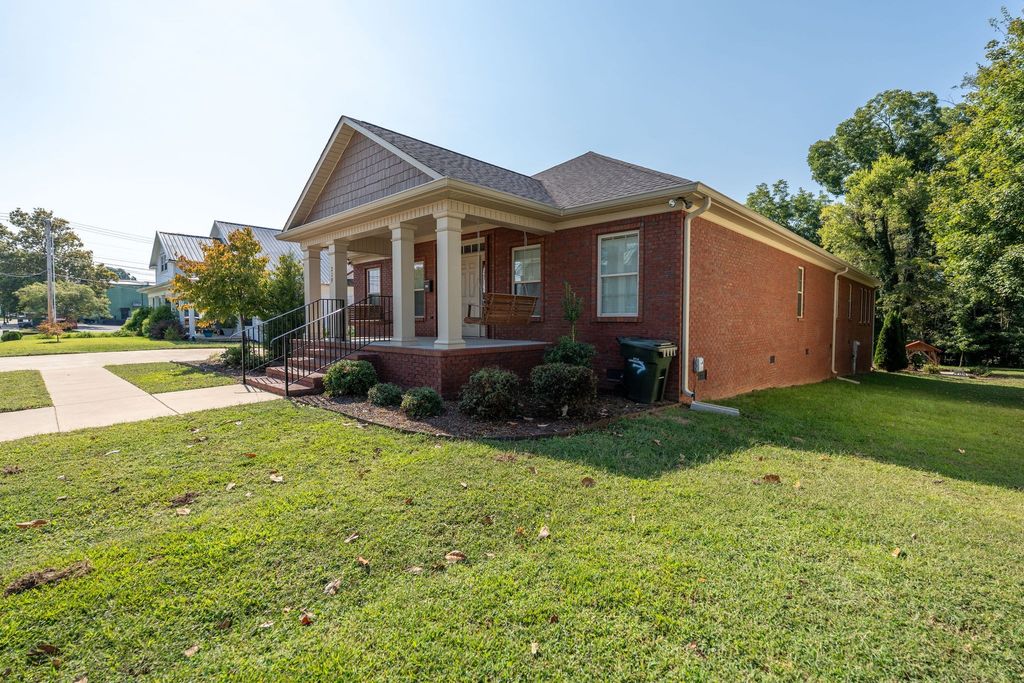 219 Waterloo St, Lawrenceburg, TN 38464