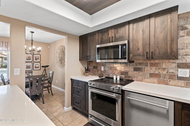 6651 N Campbell Ave Apt 230, Tucson, AZ 85718