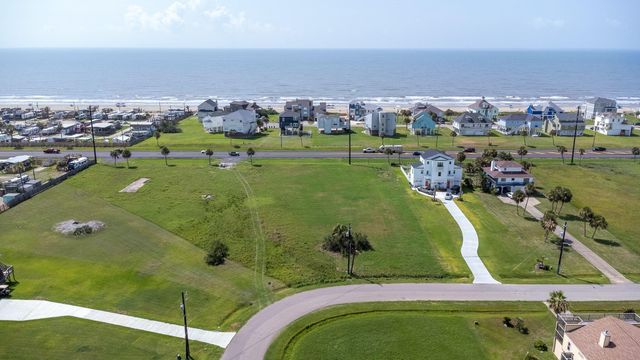 18223 Shaman Drive, Galveston, TX 77554