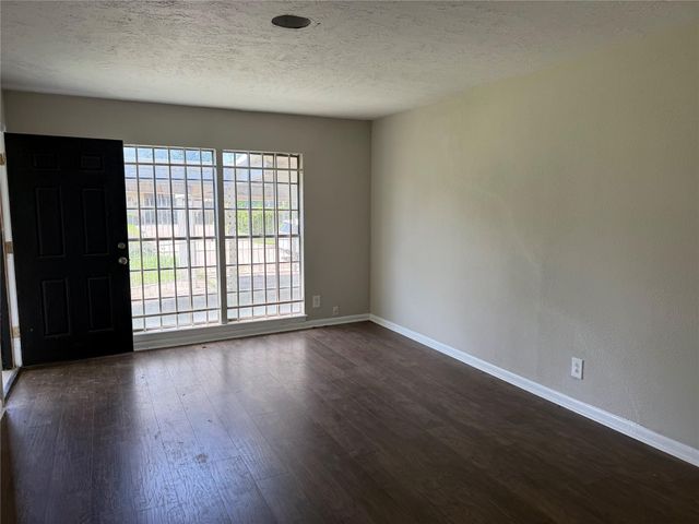 5535 Elmlawn Drive, Houston, TX 77033