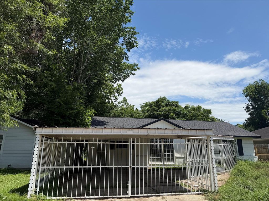 5535 Elmlawn Drive, Houston, TX 77033
