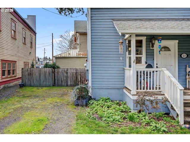213 MILL St, Silverton, OR 97381