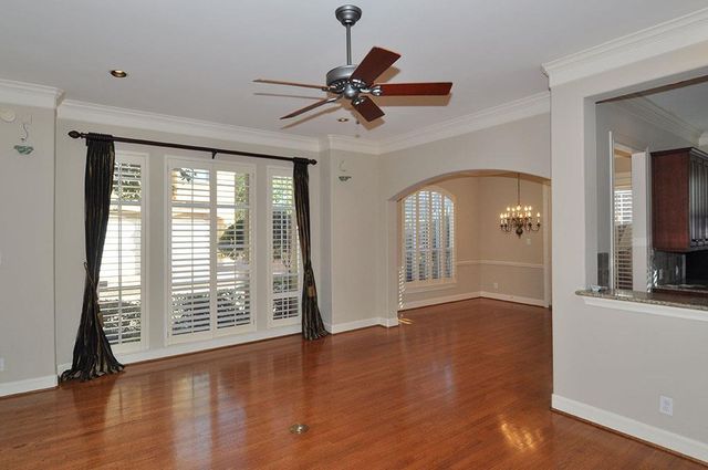 6215 Sutherland Square, Houston, TX 77081