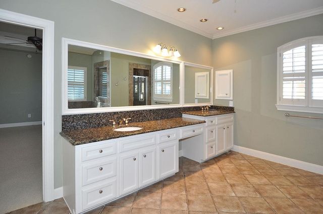 6215 Sutherland Square, Houston, TX 77081