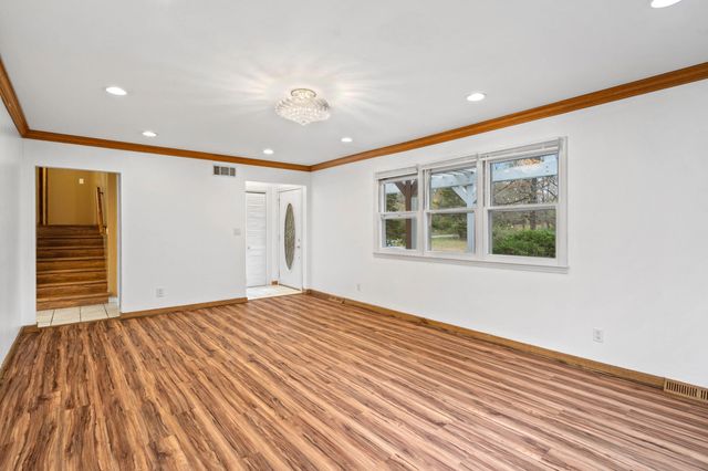 5385 N CLEARVIEW RD, Columbia, MO 65202