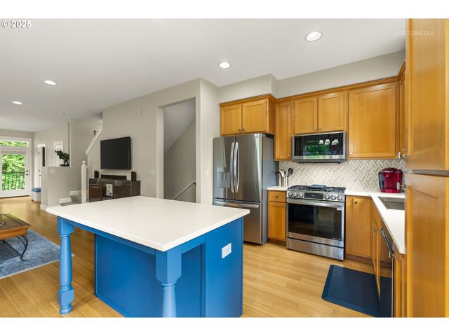 1902 Ne 48TH Way, Hillsboro, OR 97124