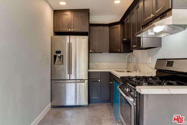 11472 VENTURA E, Studio City (los Angeles), CA 91604