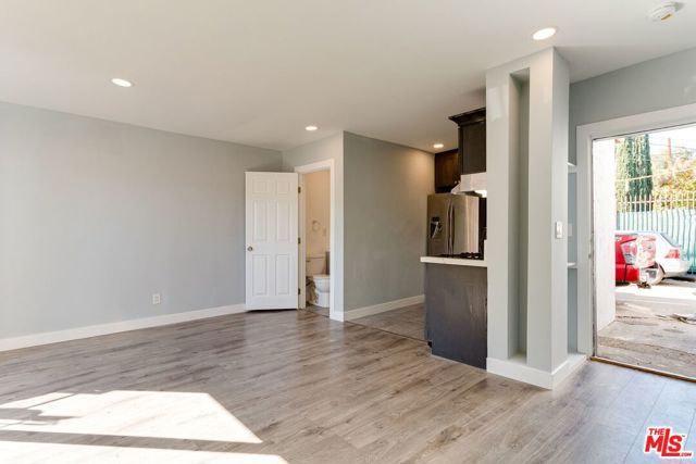11472 VENTURA E, Studio City (los Angeles), CA 91604
