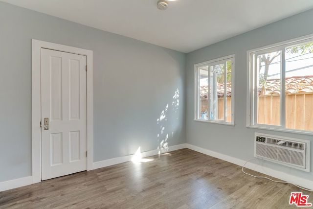11472 VENTURA E, Studio City (los Angeles), CA 91604
