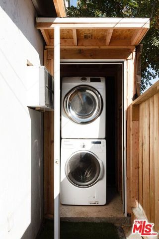 11472 VENTURA E, Studio City (los Angeles), CA 91604