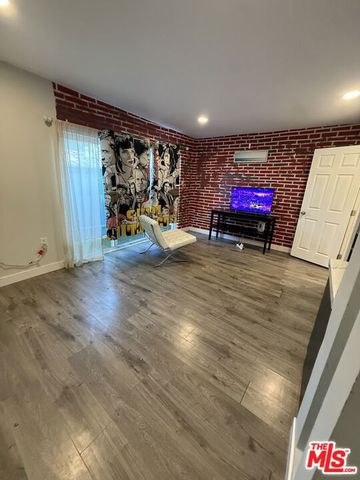 11472 VENTURA E, Studio City (los Angeles), CA 91604