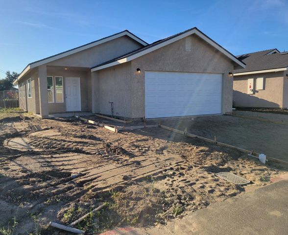 467 E Alameda St, Manteca, CA 95336