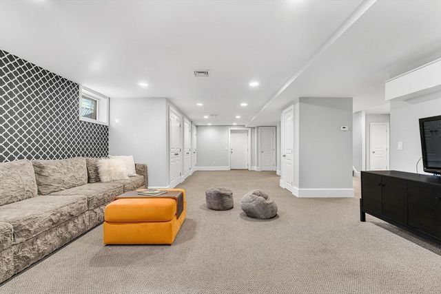 189 Bridle Trail Rd, Needham, MA 02492