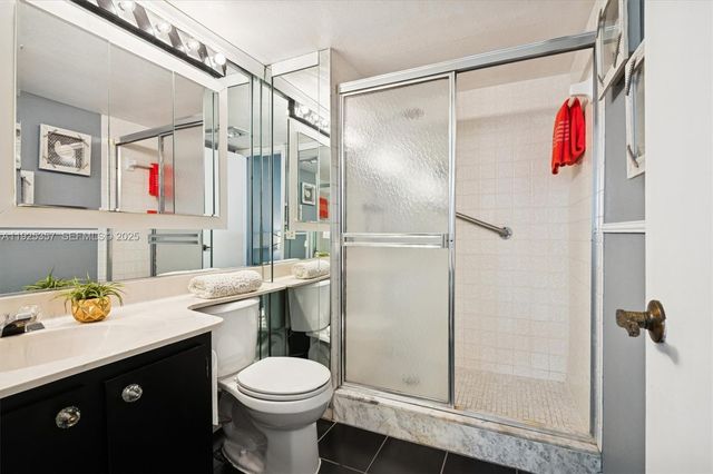 9511 N Hollybrook Lake Drive 108, Pembroke Pines, FL 33025