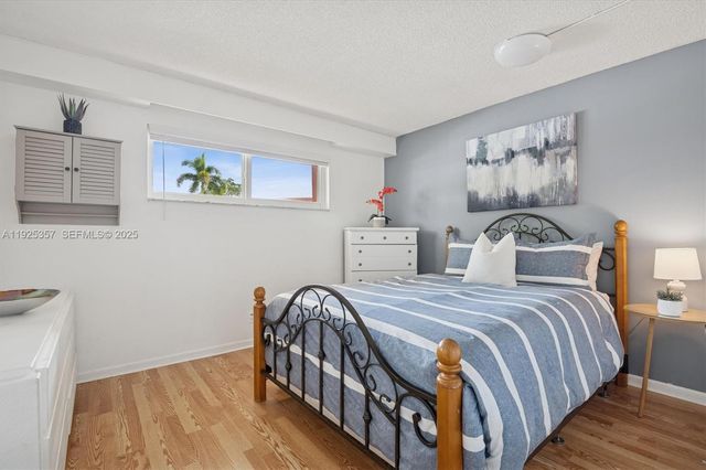 9511 N Hollybrook Lake Drive 108, Pembroke Pines, FL 33025