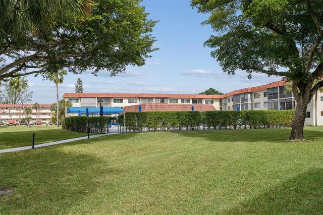9511 N Hollybrook Lake Drive 108, Pembroke Pines, FL 33025