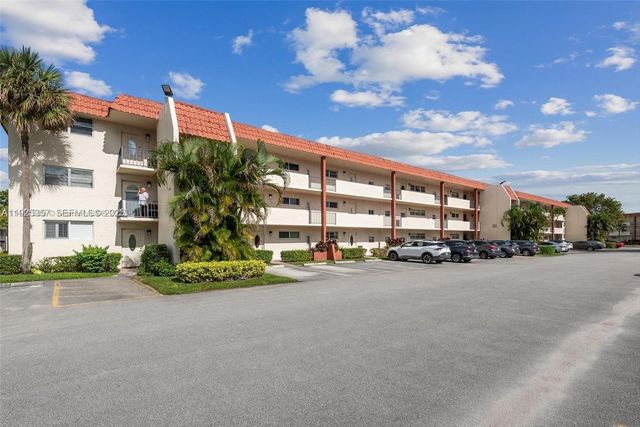 9511 N Hollybrook Lake Drive 108, Pembroke Pines, FL 33025
