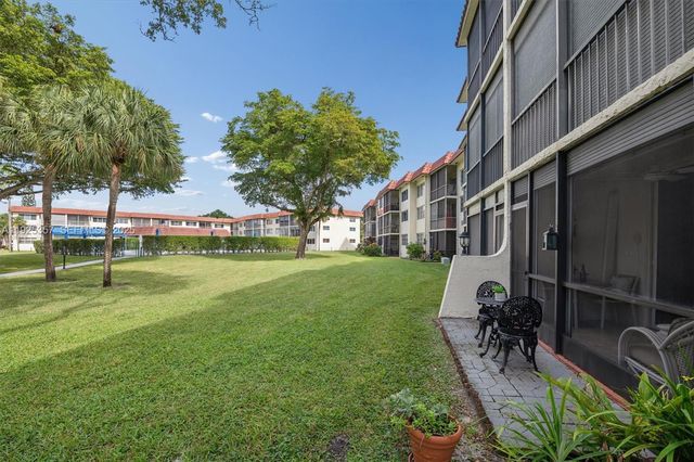 9511 N Hollybrook Lake Drive 108, Pembroke Pines, FL 33025