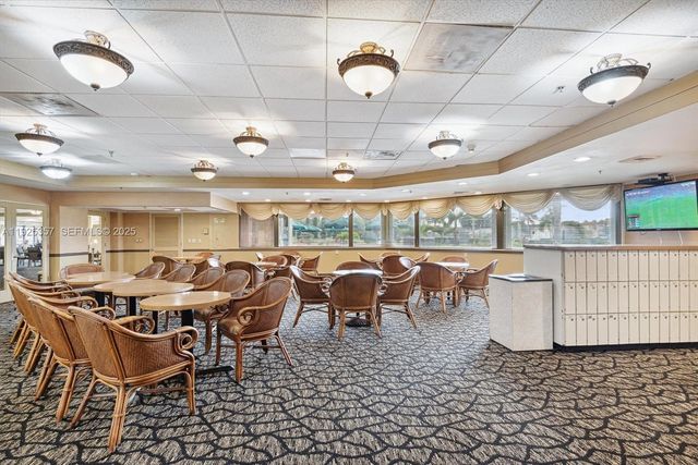 9511 N Hollybrook Lake Drive 108, Pembroke Pines, FL 33025