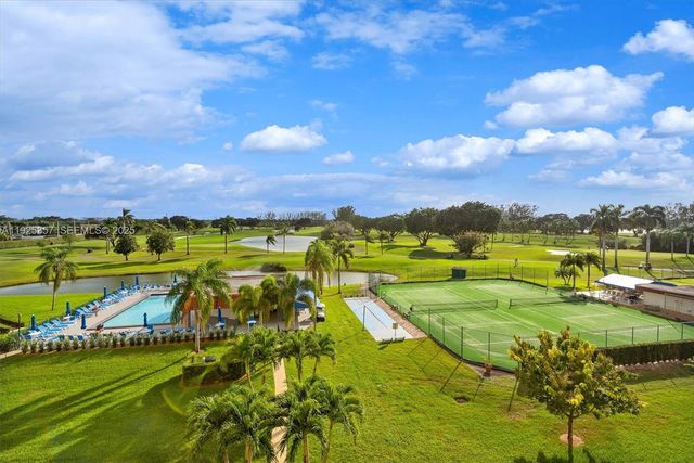 9511 N Hollybrook Lake Drive 108, Pembroke Pines, FL 33025