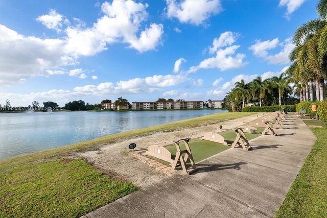 9511 N Hollybrook Lake Drive 108, Pembroke Pines, FL 33025