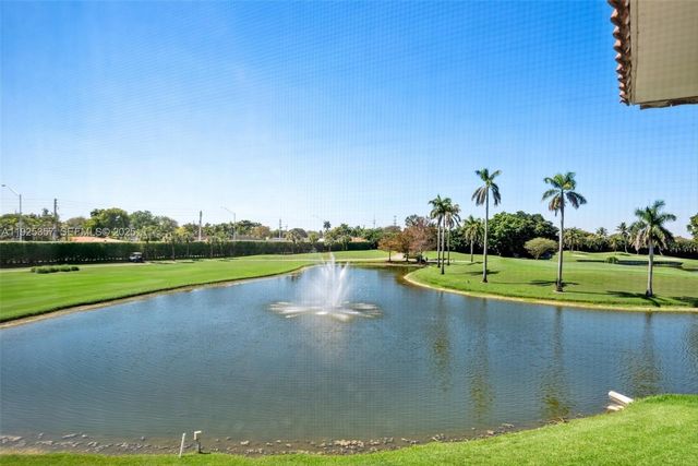 9511 N Hollybrook Lake Drive 108, Pembroke Pines, FL 33025