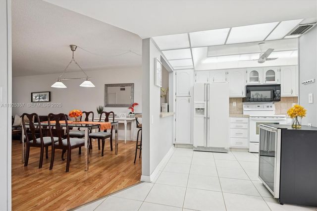 9511 N Hollybrook Lake Drive 108, Pembroke Pines, FL 33025