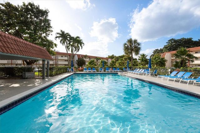 9511 N Hollybrook Lake Drive 108, Pembroke Pines, FL 33025