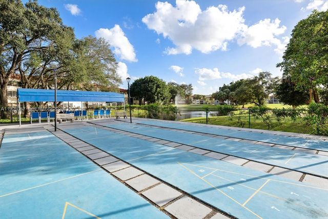 9511 N Hollybrook Lake Drive 108, Pembroke Pines, FL 33025