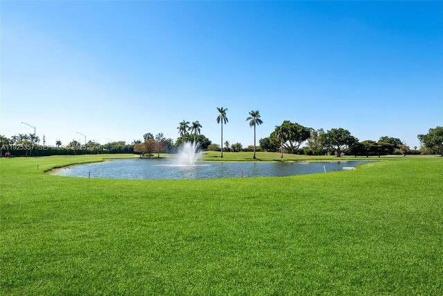 9511 N Hollybrook Lake Drive 108, Pembroke Pines, FL 33025