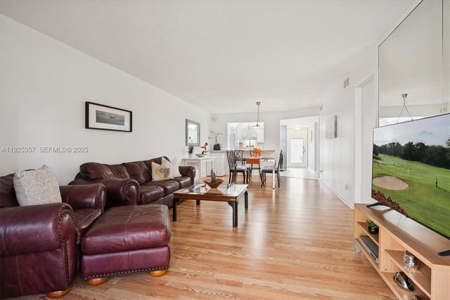 9511 N Hollybrook Lake Drive 108, Pembroke Pines, FL 33025